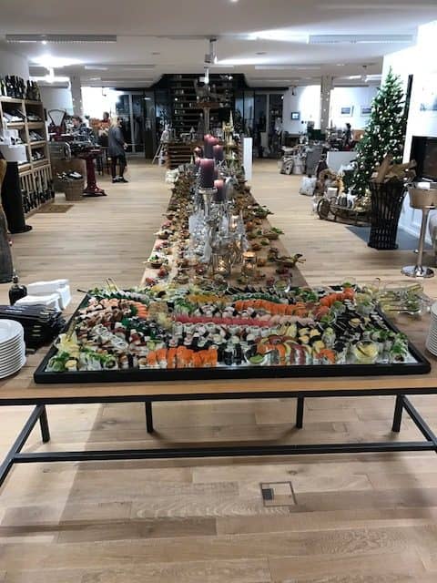 Lange Sushi-Tafel